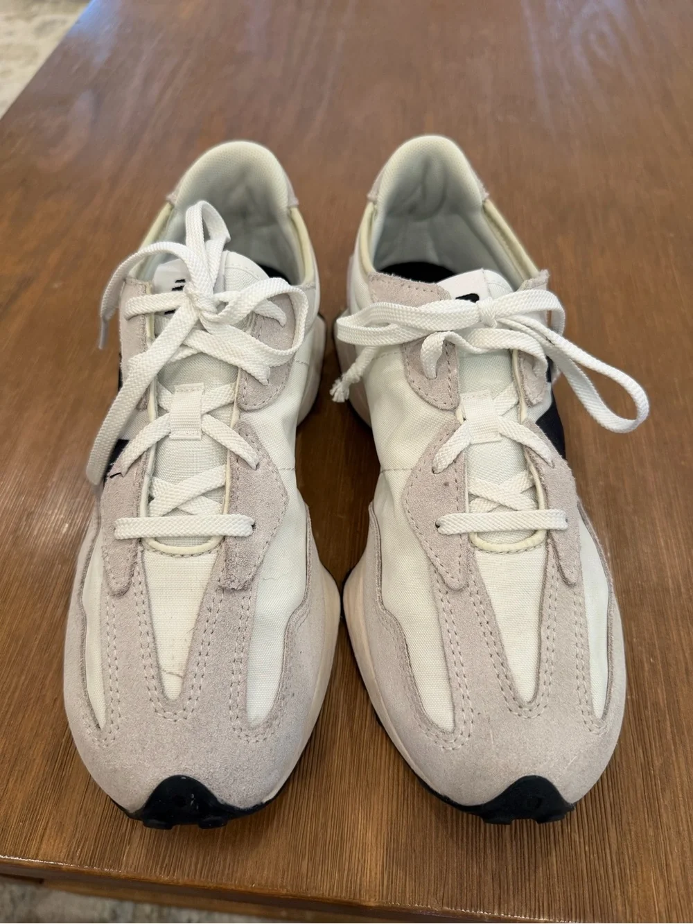 New Balance 327 Unisex Athletic Shoes in White and Black Women SZ 7.5 Men's SZ 6